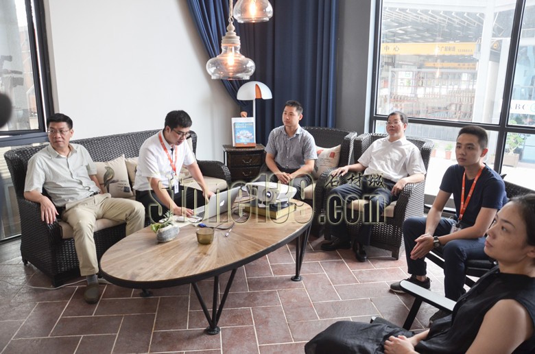 南安市市長王春金帶隊至海西石材城調研電子商務發展情況