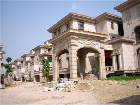 強(qiáng)盛石材主營(yíng)石材異型板、圓柱、線條、工程板等加工產(chǎn)品