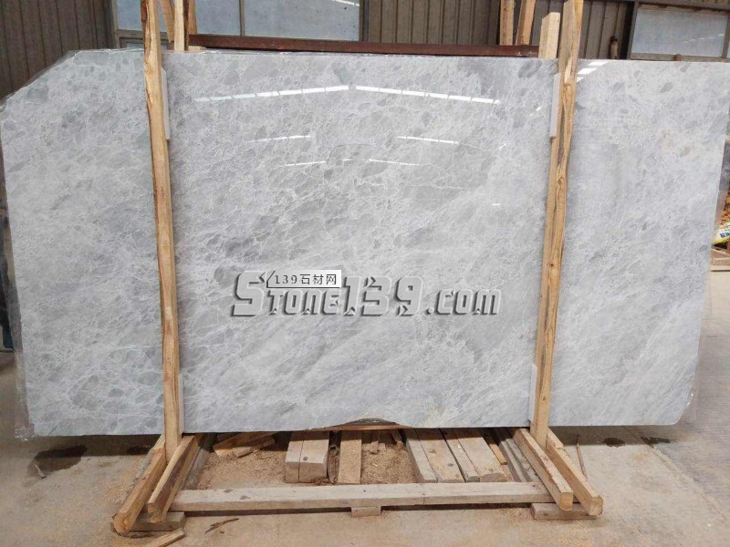 光宇石業(yè)主營藍(lán)色妖姬（藍(lán)山灰）、蔚藍(lán)海岸（紫羅蘭）、阿曼玫瑰、意大利冰玉等大理石產(chǎn)品