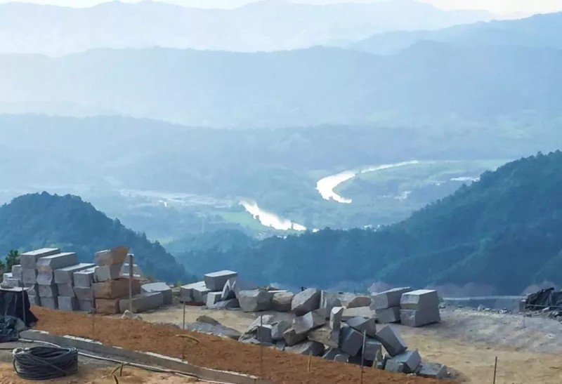 南安石材協會一行人參觀福建富強石材礦區