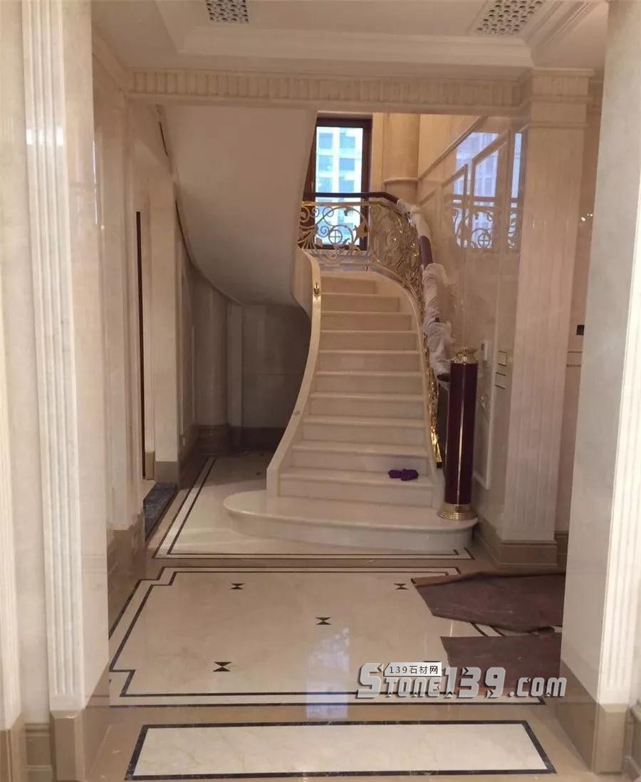 旋轉樓梯用石材裝飾的裝修施工現(xiàn)場 為什么旋轉樓梯一定要用石材?
