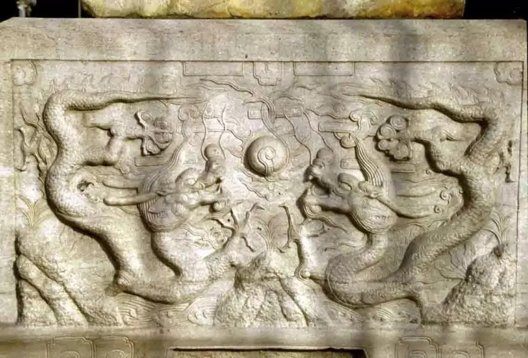 古老的石雕裝飾-皇家雕塑，歷史見證石頭上的滄桑和溫度