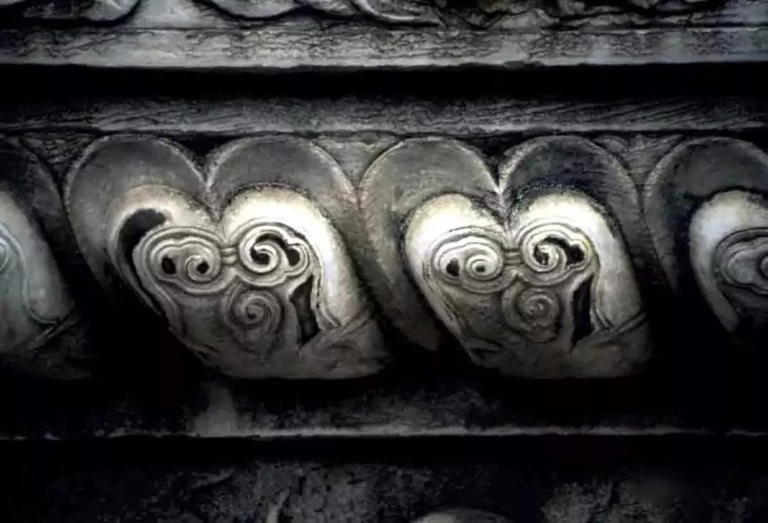 古老的石雕裝飾-皇家雕塑，歷史見證石頭上的滄桑和溫度