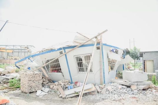 南安市石井鎮“重拳出擊”：取締“三無”石材加工廠，拆除面積總計1670平方米