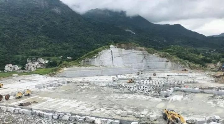 聽(tīng)說(shuō)這一屆工程采購(gòu)人在“封開(kāi)”找到了穩(wěn)定的石材荒料