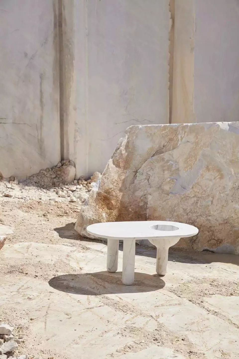 一組天然石材家具照片，專門從石材原產地采石場拍攝（組圖）