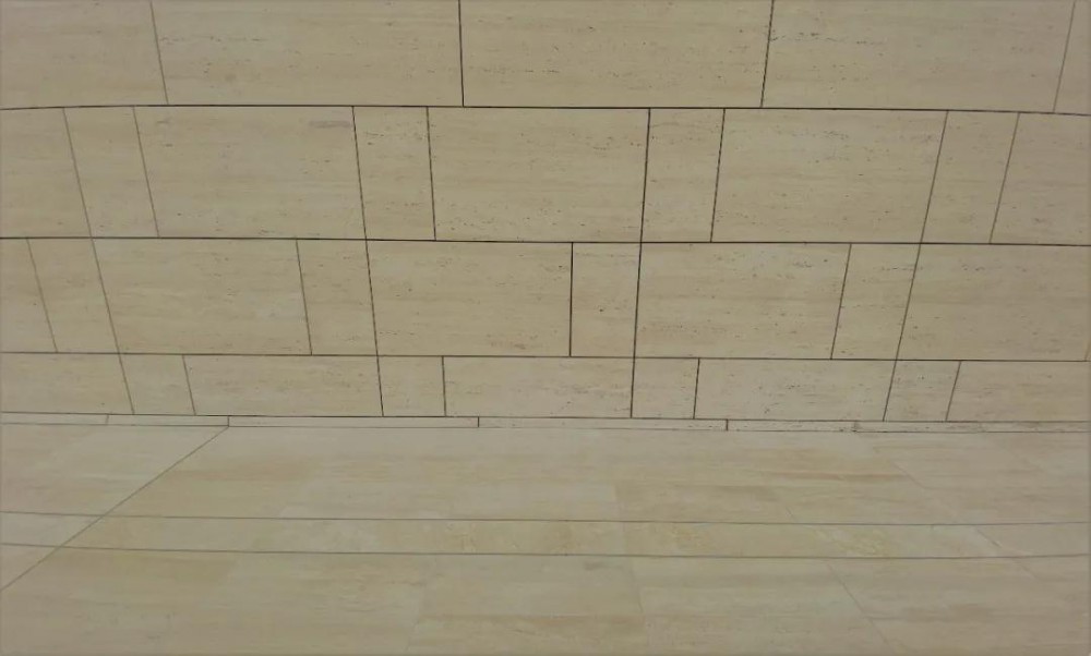 大堂僅掛一種石材(意大利洞石)的墻面內(nèi)裝工程技術(shù) 新保利大廈大堂用意大利進口洞石裝飾墻面應(yīng)用