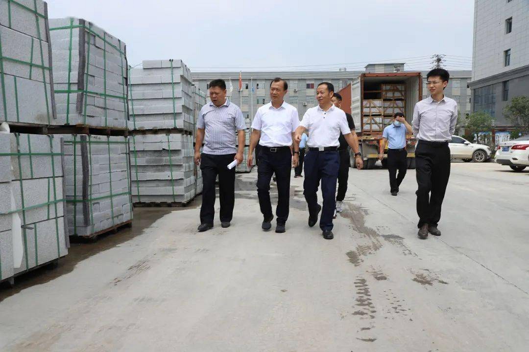 湖北宜昌興山縣委書記一行蒞臨麻城石材產業園考察調研