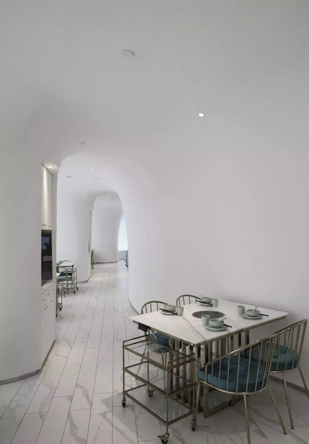 欣賞爵士白大理石裝飾的上海火鍋店餐廳