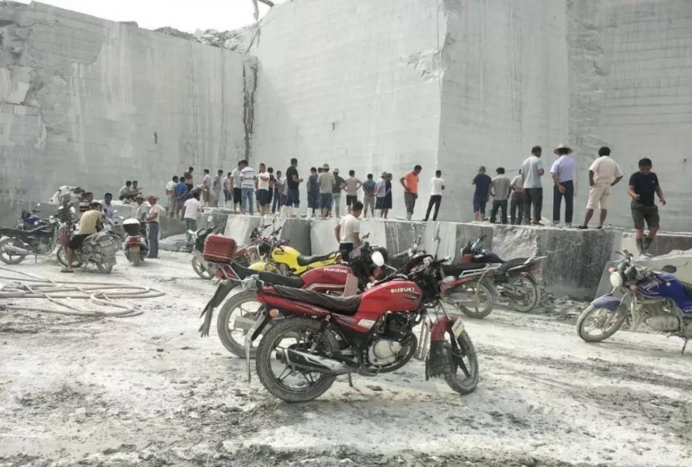 內蒙古寧城縣某石場發料排序表,買荒料要排隊了,又要重現搶荒料了?附寧城紅欣賞!