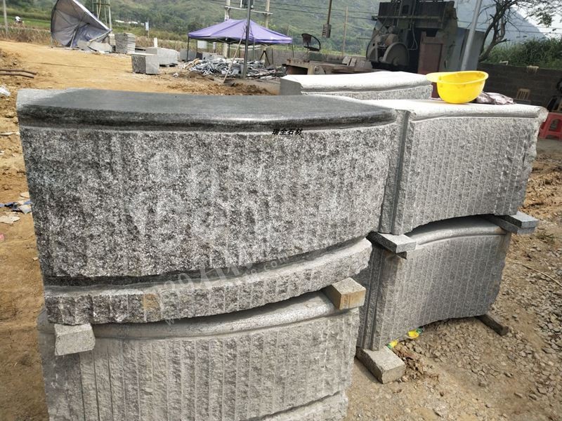 鐘山瑞全石材工藝廠主營鐘山青、路沿石、馬蹄石、欄桿欄板、石球異形、以及石桌等石材家具