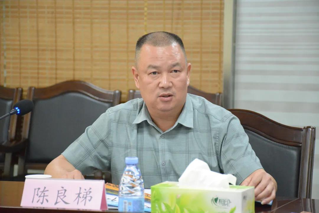 新疆奇臺縣委副書記、縣長劉強一行到訪南安市石材協會