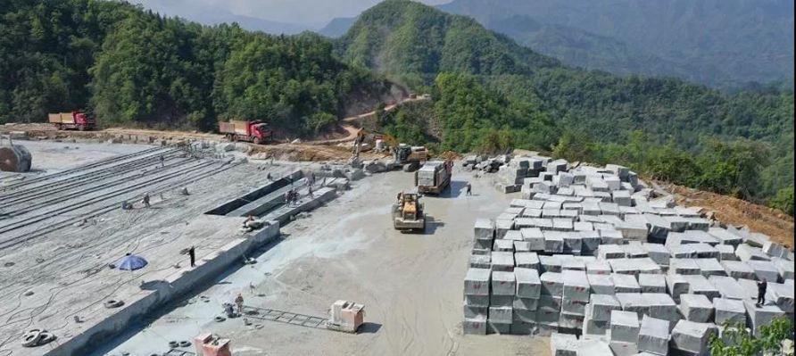四川萬源青石礦山開采現(xiàn)場實拍圖