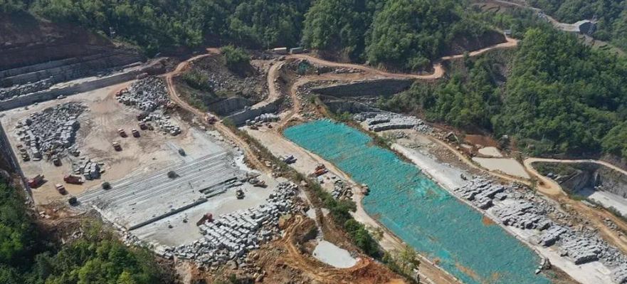 四川萬源青石礦山開采現(xiàn)場實拍圖