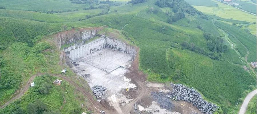 吉林省磐石市花崗巖產區吉祥黑、吉祥紅石材及礦山鑒賞！