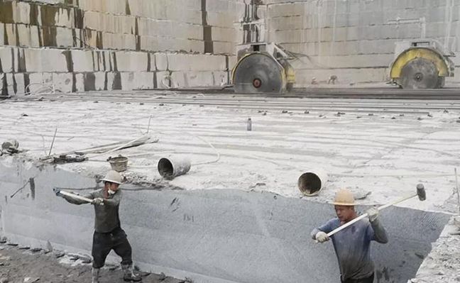 江西芝麻黑石材產區宜春市奉新縣清潭黑花崗巖654礦山石材欣賞！