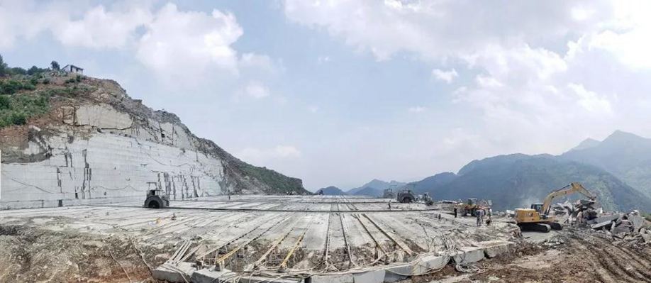 山西芝麻黑石材產區長治市平順縣芝麻黑礦山荒料產品欣賞