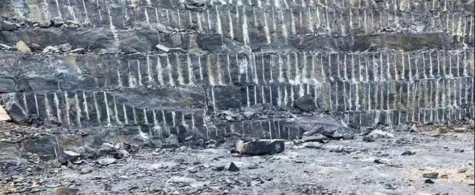 重慶黑石產(chǎn)區(qū)彭水縣中國(guó)黑石材及礦山欣賞！