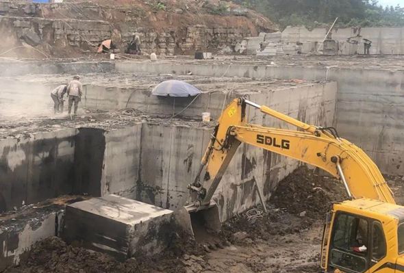 重慶黑石產(chǎn)區(qū)彭水縣中國(guó)黑石材及礦山欣賞！