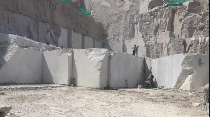 “中國塞北石材之鄉”內蒙古鑲黃旗石材礦山和金鉆瑪（塞北金麻）白金瑪（蒙古白麻）產品欣賞！