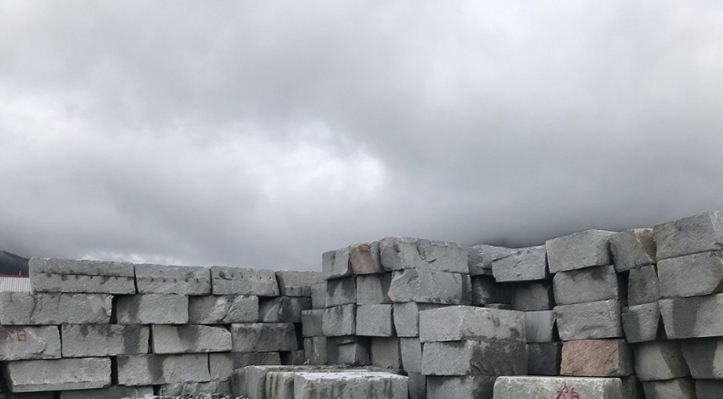 安徽芝麻灰石材產地旌德縣花崗巖礦山及灰麻石材欣賞！