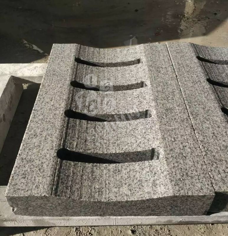 麻城張順利石材廠主要經(jīng)營湖北芝麻白、芙蓉白環(huán)境石，地鋪石，路延石，小方石