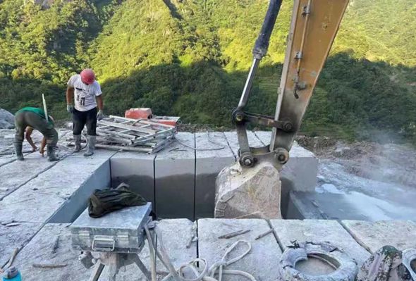 陜西石材產(chǎn)區(qū)安康白河縣石材資源和石材產(chǎn)品（夢(mèng)幻彩云、青石、盤古綠）介紹