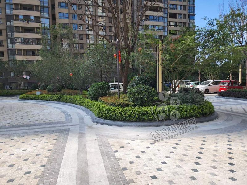 小區路沿石用進口花崗巖裝飾的實拍案例