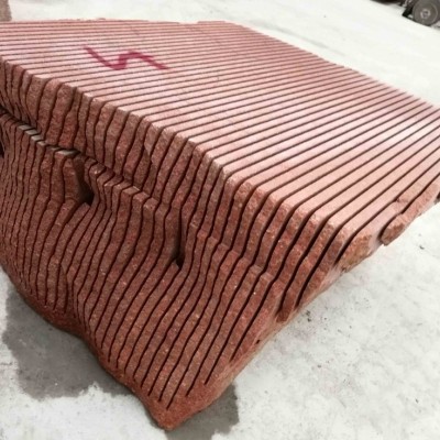 光澤紅、帝五紅石材荒料現(xiàn)場生產(chǎn)照片