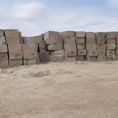 阿拉善花崗巖荒料堆場現貨