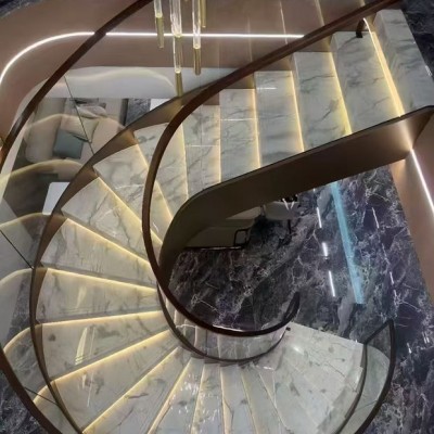 白色大理石旋轉樓梯比魚肚白好看